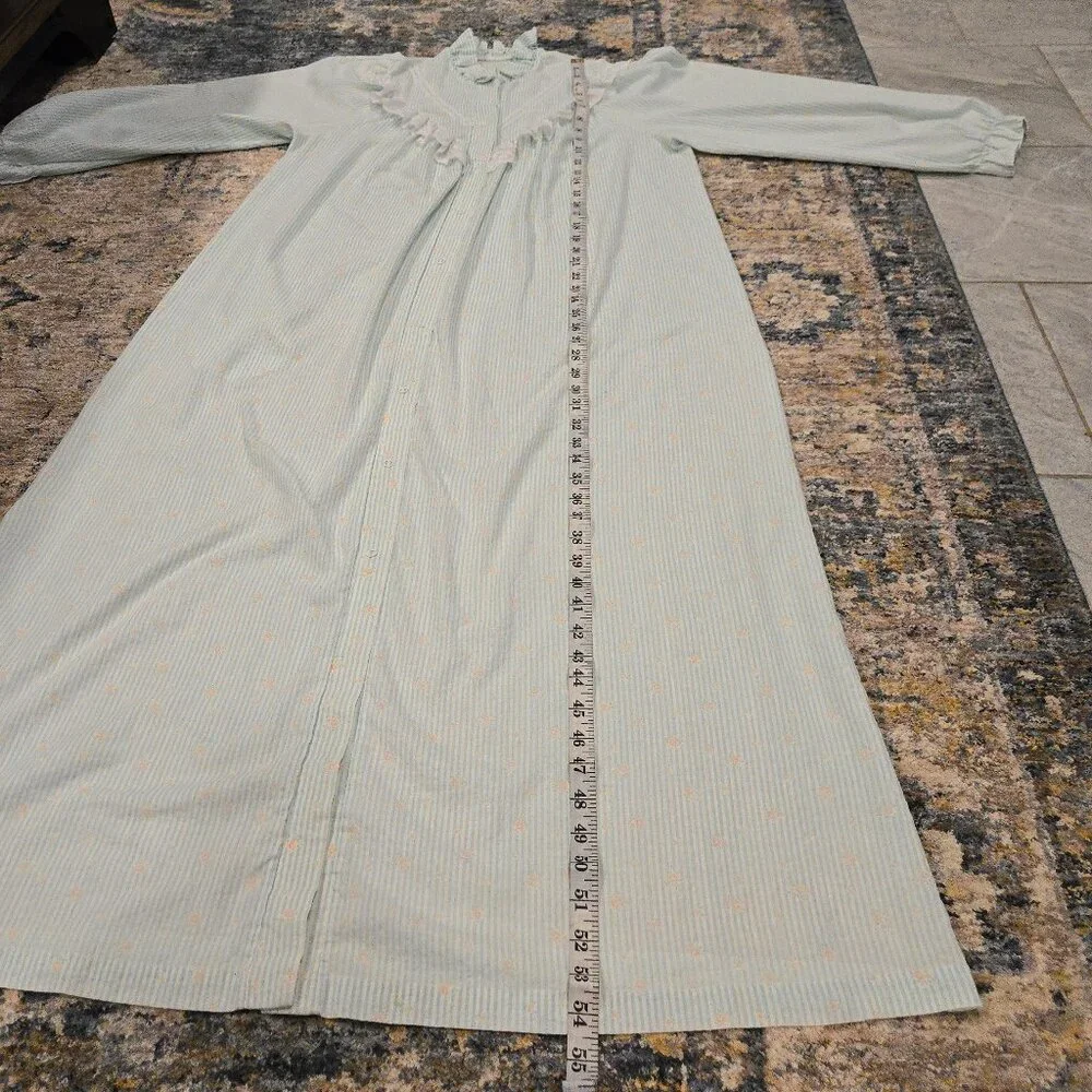 Vintage 80's Ruffles and Lace Lounge Housecoat - Picture 12 of 12